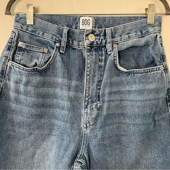 BDG High-Rise Baggy Jeans Straight Leg High Waist Medium Wash Size 30 90's Retro - Picture 3 of 9